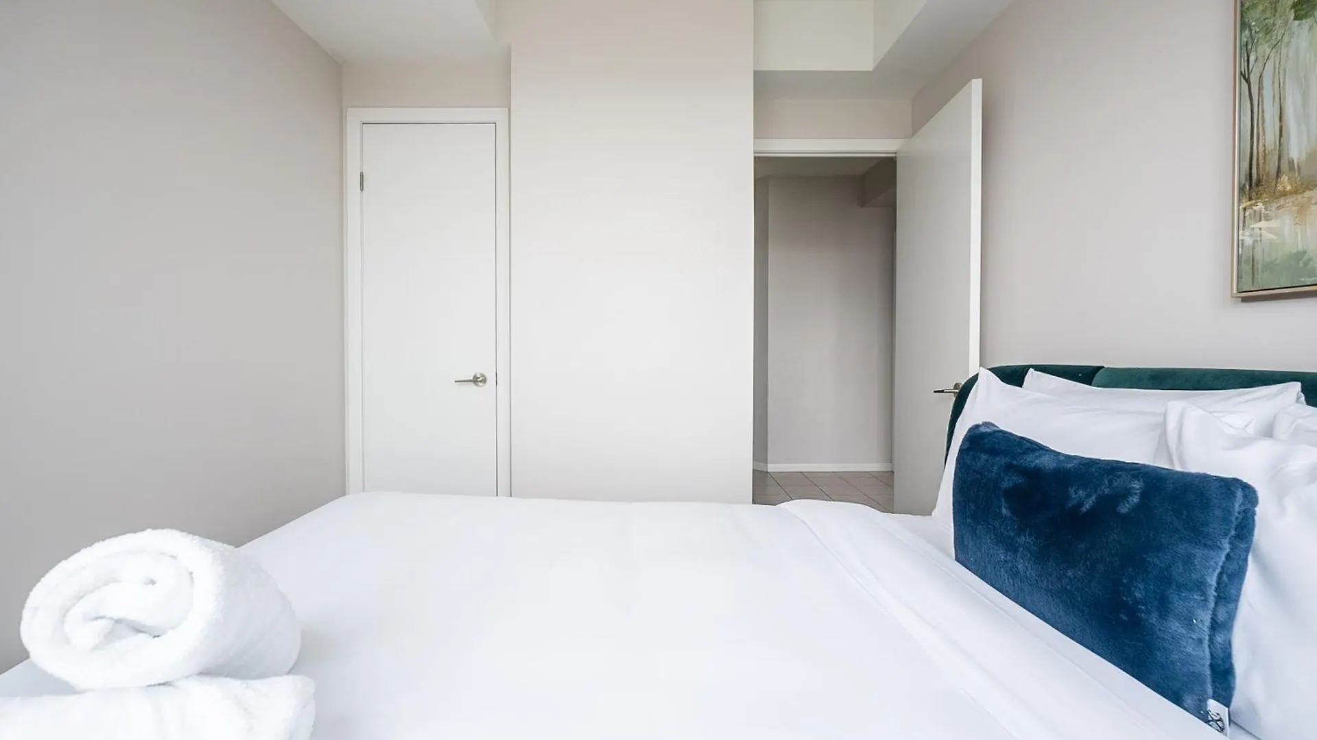 Rivetstays- The Neptune I Toronto 0*,  Canada
