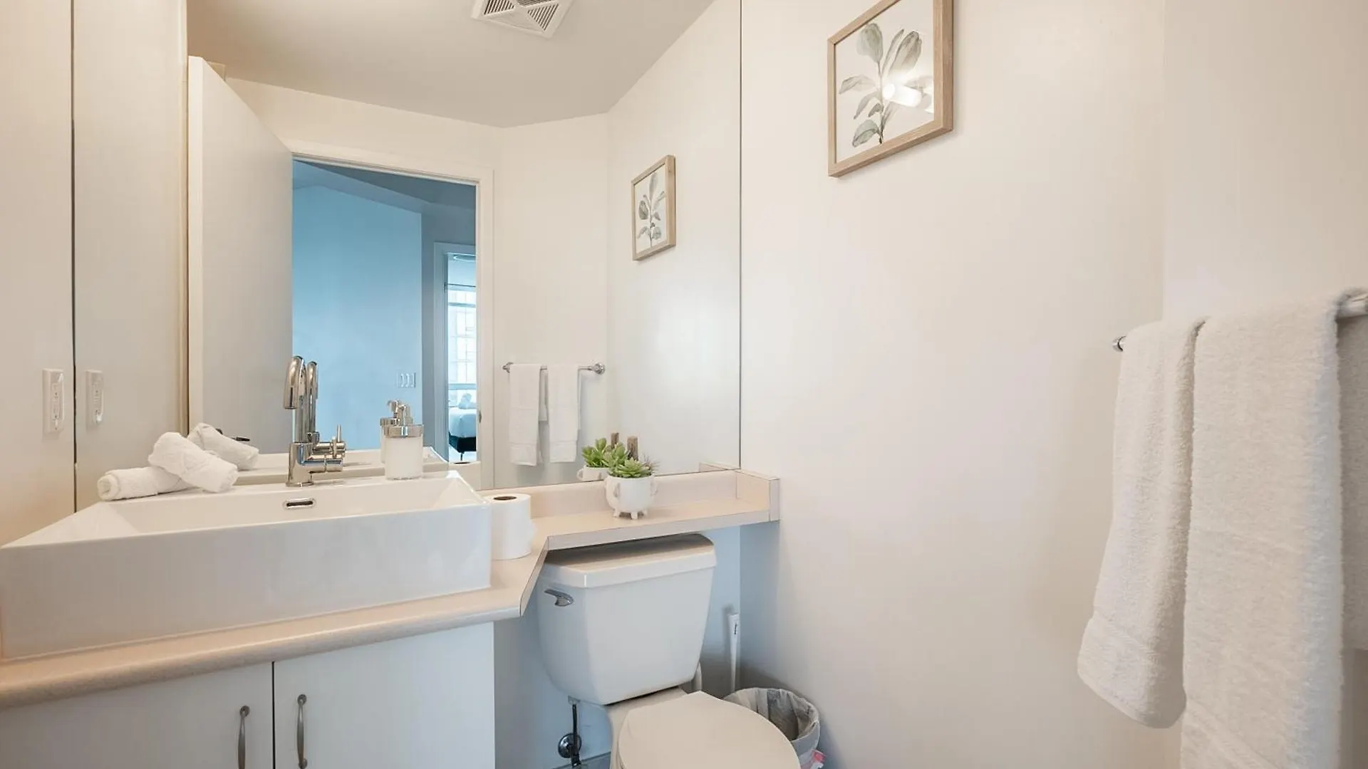 Rivetstays- The Neptune I Toronto Apartment